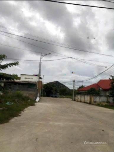 Bán đất thổ cư: Bán lô đất ONT 143,5m2 vị trí cực đẹp ngay góc ngã tư, 2 mặt tiề