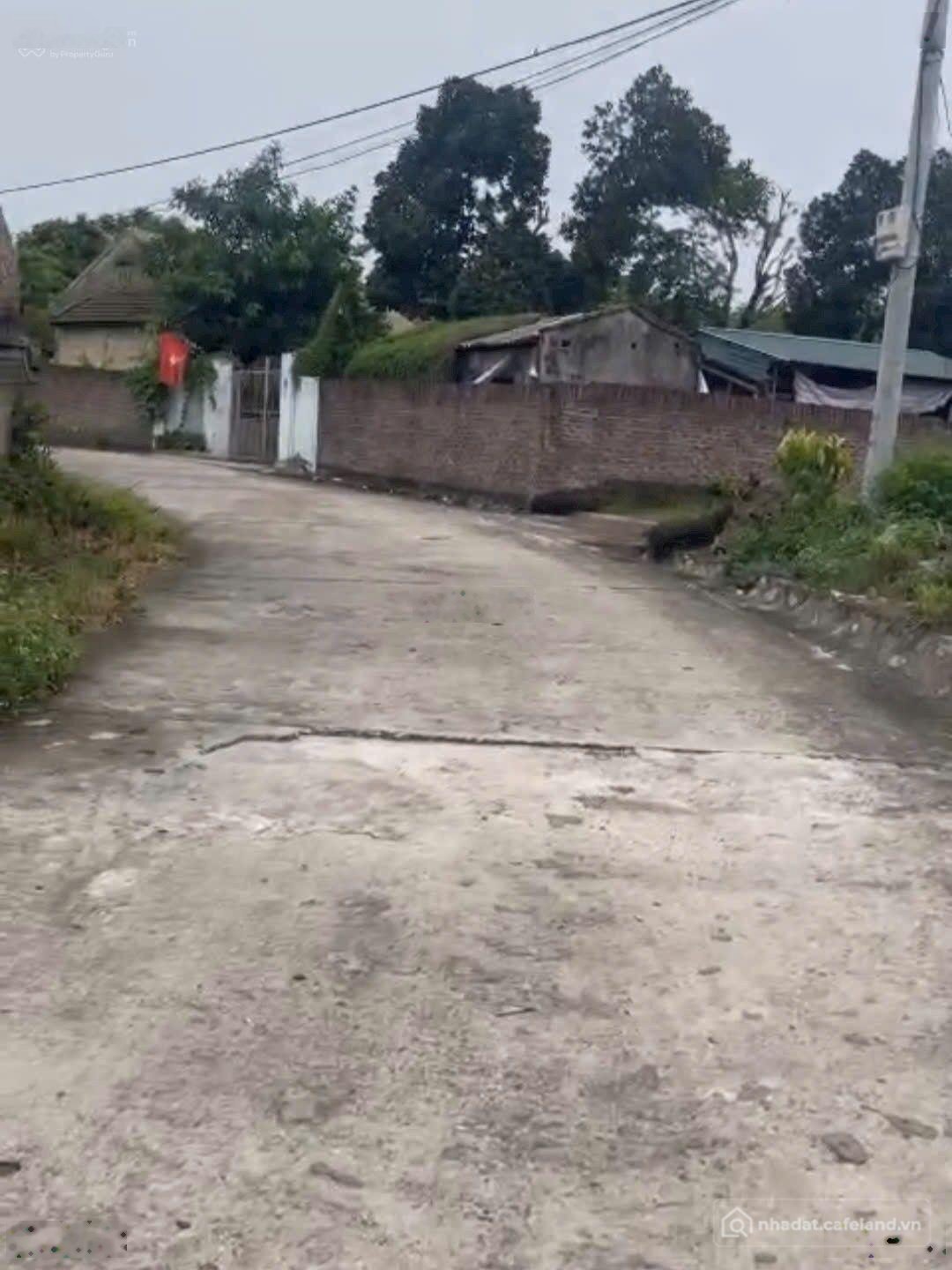 Bán nhà riêng: Bán đất tặng nhà riêng tại phố Phùng Hưng, 1,3 tỷ, 425m2, 2PN, 1W