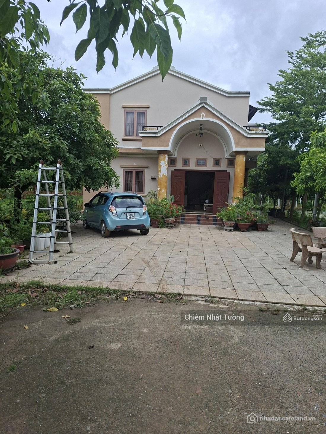 Bán biệt thự: Biệt thự sân vườn 4200m², 2 tầng, 10m x 30m, xung quanh vườn ao, T