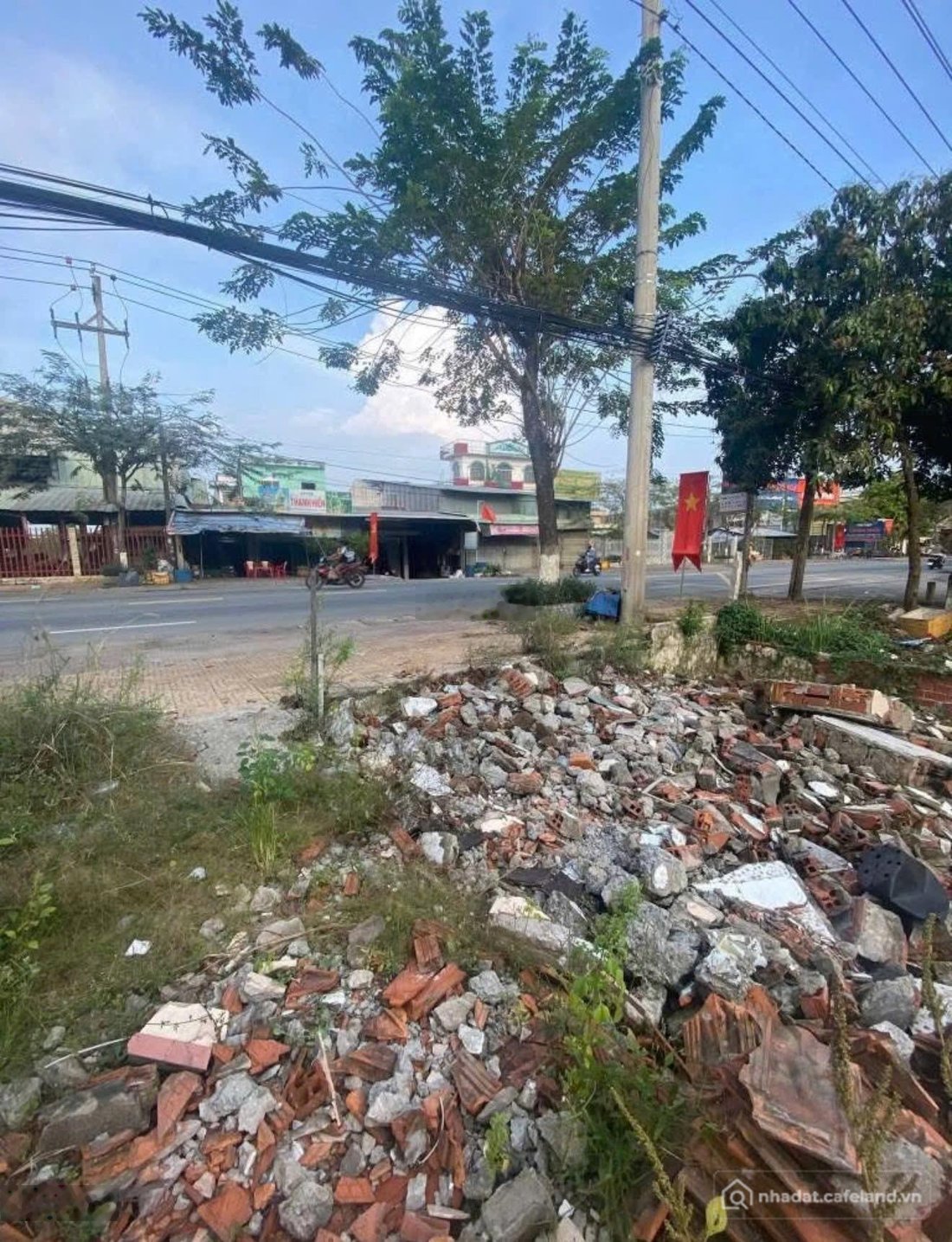 Bán đất thổ cư: Bán 1.400m2 full SKC giá 22 tỷ, do nợ ngân hàng, thương lượng 07