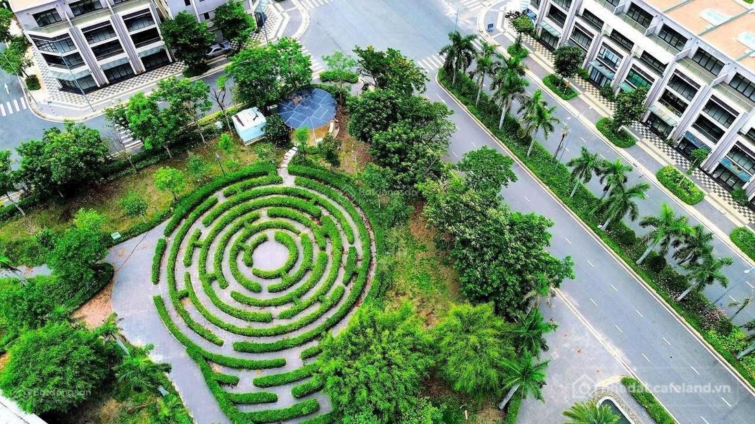 Bán đất thổ cư: Gem Sky World - Đất sổ riêng 100m đường 16m - sát sân bay KCN ba