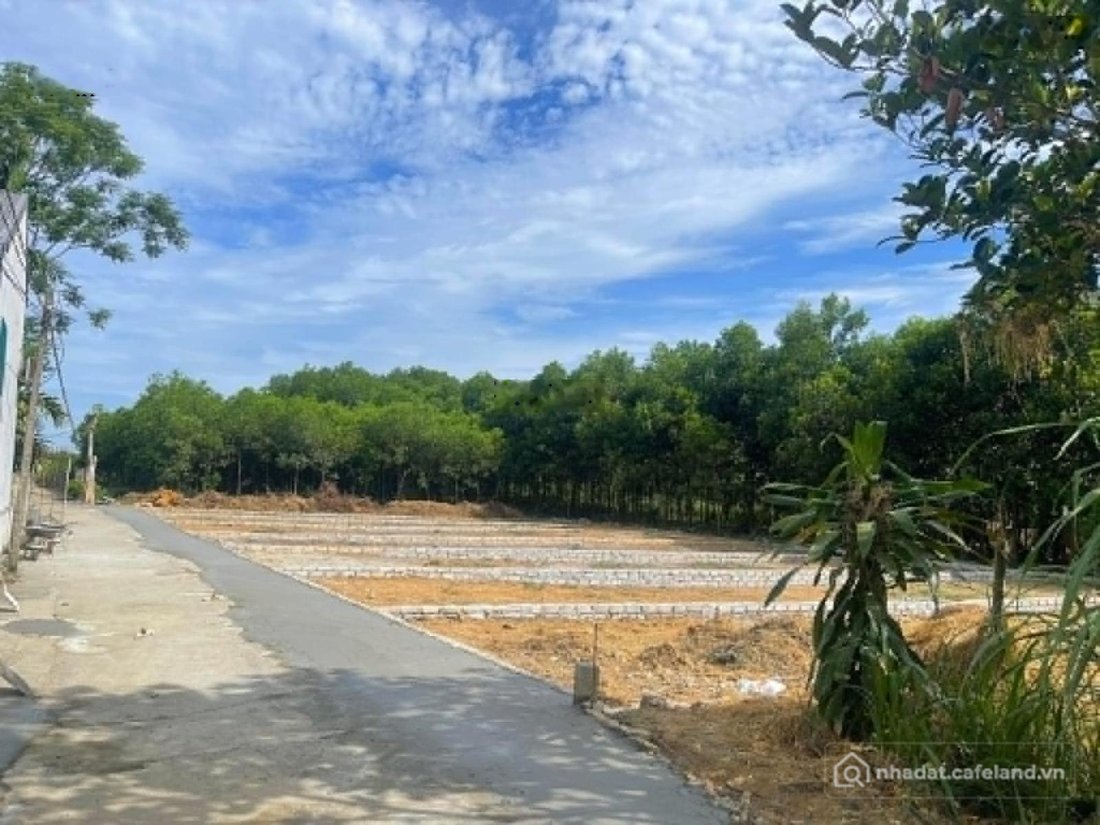 Bán đất thổ cư: Bán đất nền bám đường quy hoạch, giá đầu tư chỉ 2**/lô