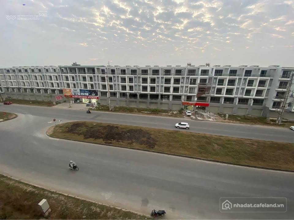 Bán nhà phố dự án: Bán nhà xây thô 5 tầng KĐT Nam Phúc Yên cạnh KCN Phúc Yên, di
