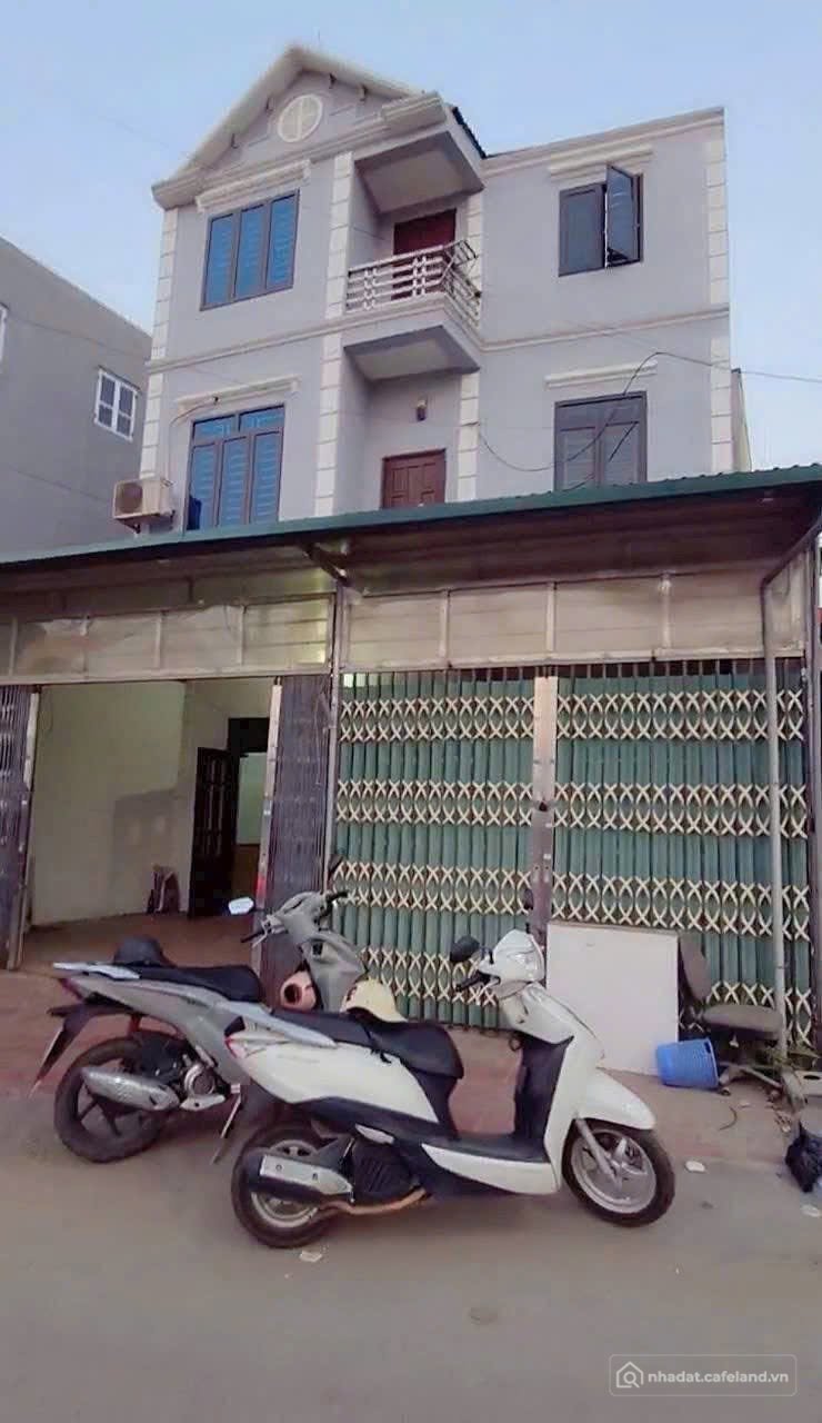 Bán nhà riêng: Chính chủ bán căn nhà 3 tầng trục chính Quốc lô 23B, diện tích 50