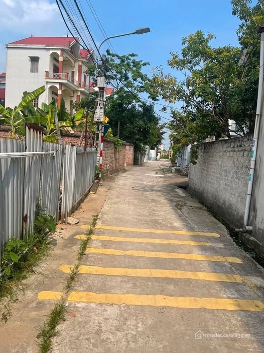 Bán đất thổ cư: Bán đất vàng 80m2, mặt tiền hơn 4m, ô tô tránh nhau, gần khu côn