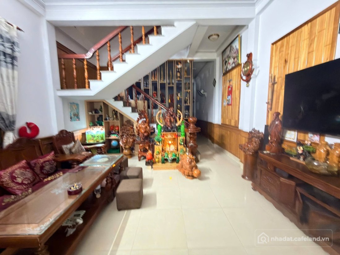 Bán nhà riêng: Cần bán gấp nhà 3 mê mặt tiền đường Ngô Gia Tự, thuộc phường Phú 