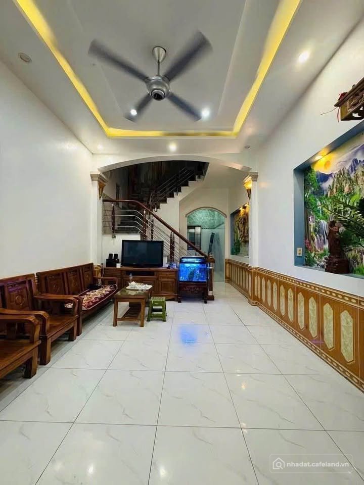Bán nhà riêng: Nhà 2 tầng, 58m2, giá 1,9 tỷ, gần phố Nguyễn Văn Cừ, Hải Dương