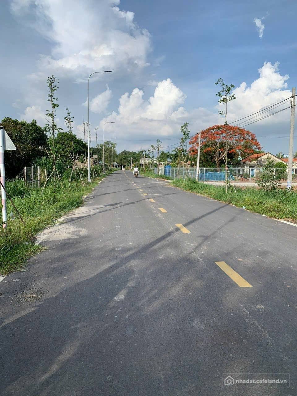 Bán đất thổ cư: Bán lô đất 500m2, đối diện dự án Vinhome, giá tốt cho anh chị đầ
