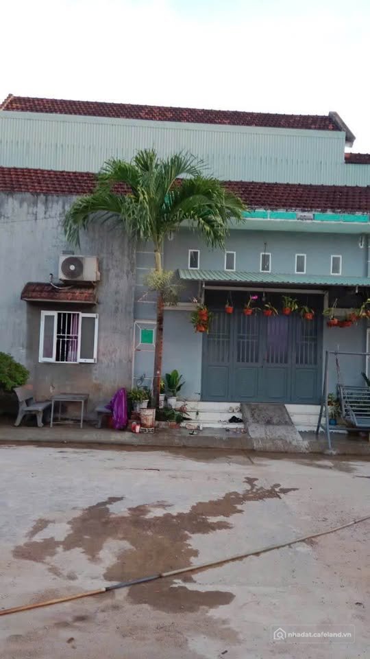 Bán nhà riêng: Nhà 2 mặt tiền ngã tư gần chợ Nhơn Hậu
