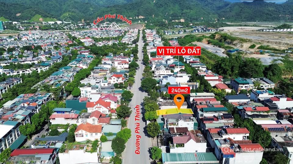 Bán đất thổ cư: Bán gấp lô đất Phú Thịnh - Bắc Cường, 240m2, hướng Tây Bắc, giá 