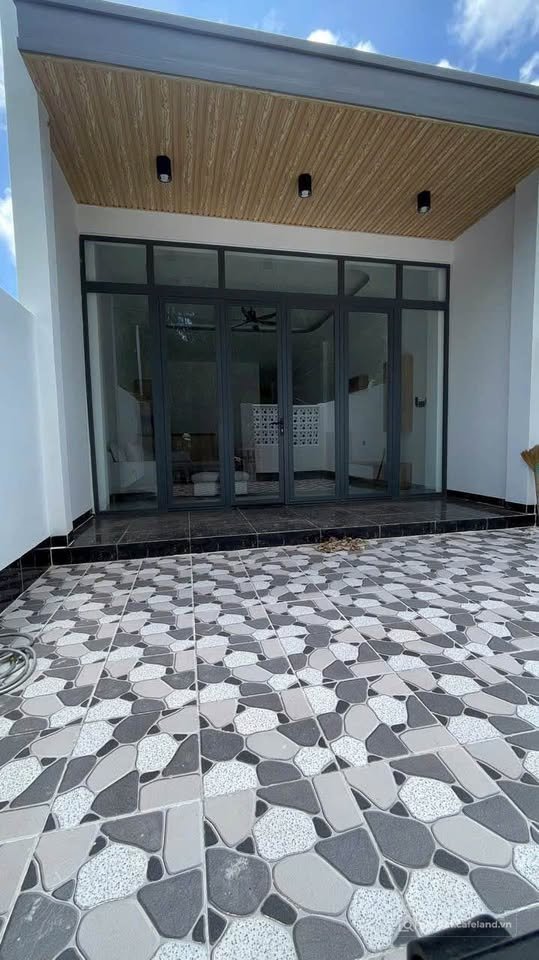 Bán nhà riêng: Nhà mới xây, hướng Đông Bắc, giá 1,65 tỷ, chủ đi Dubai, bán gấp