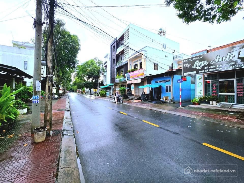 Bán nhà riêng: Nhà mặt tiền Nguyễn Thái Học, Trà Vinh, giá 3,5 tỷ