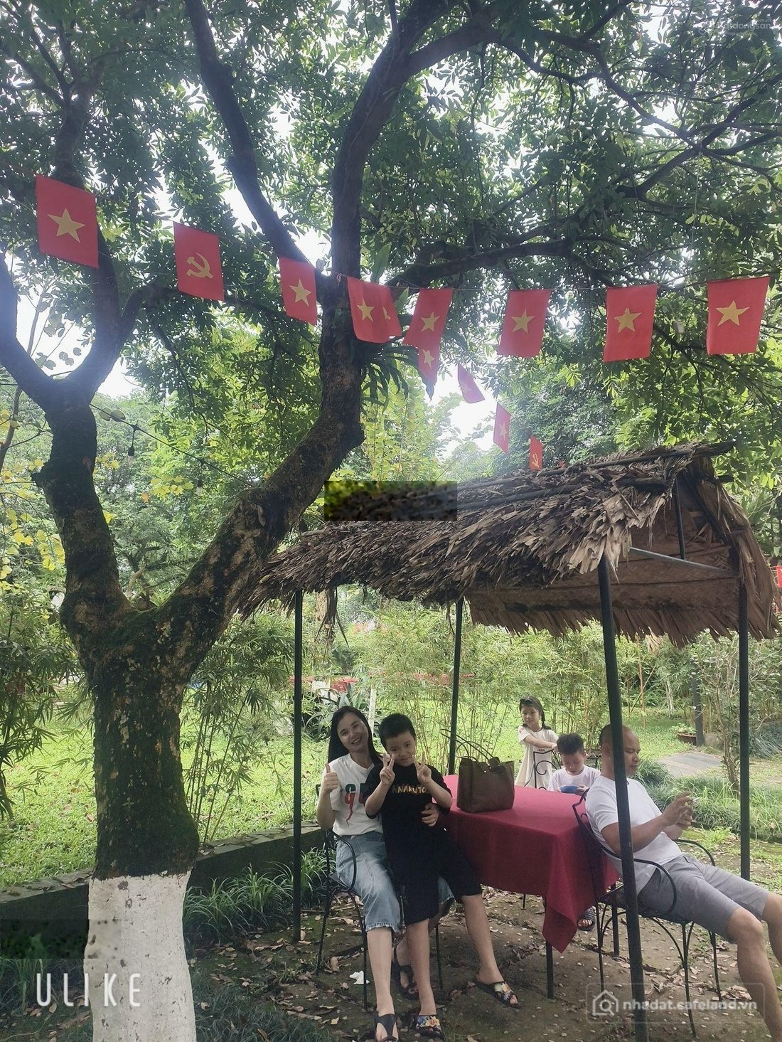 Bán đất thổ cư: Lô đất 2 mặt đường nghỉ dưỡng duy nhất tại Kim Bôi. DT: 800m2, g