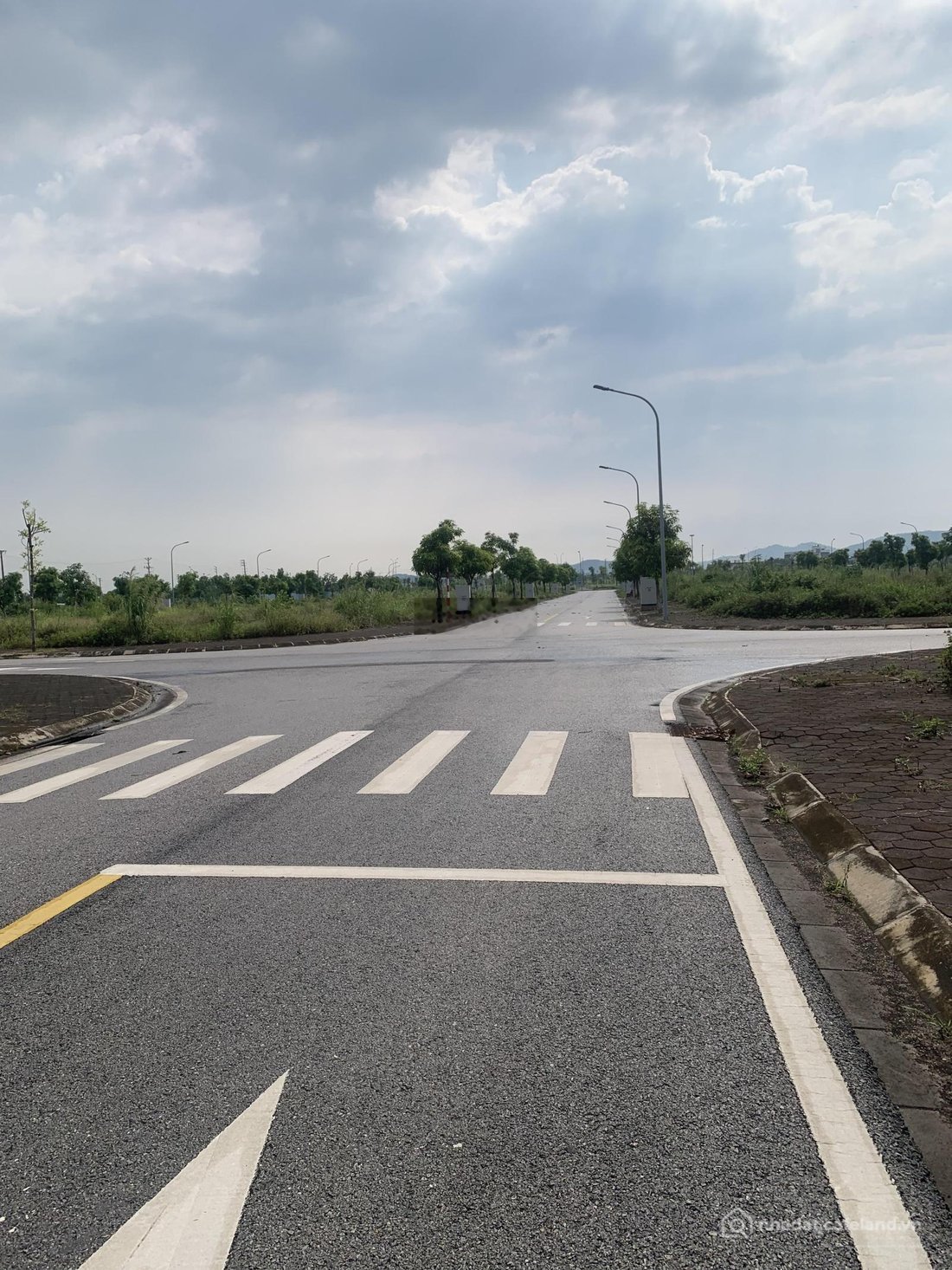 Bán đất thổ cư: Bán đất tại Quốc lộ 18, 22.85triệu/m2, 70 m2, hướng Nam, mặt tiề