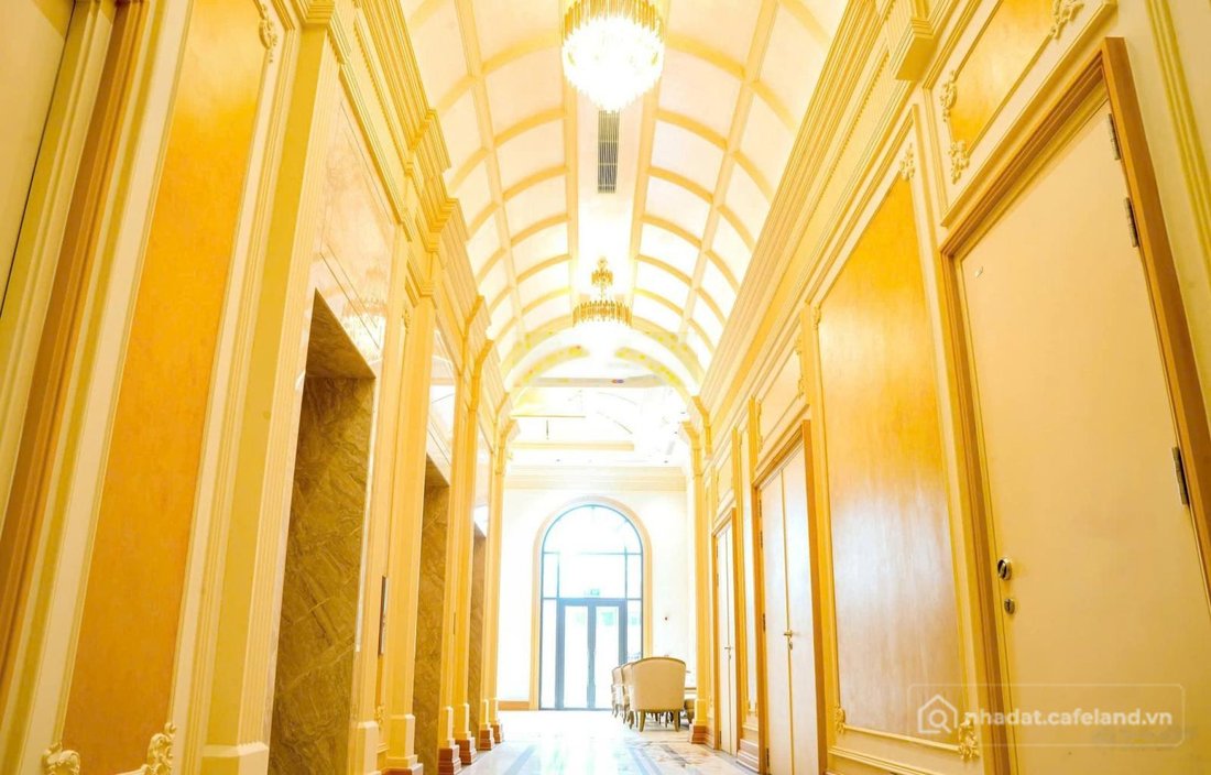 Bán căn hộ chung cư: Một trong số ít căn 2PN giá tốt 13,9 tỷ tầng cao, mặt ngoài
