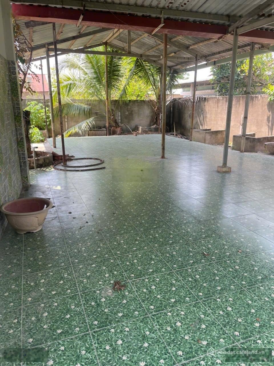 Bán nhà riêng: Nhà chính chủ cần bán đất có nhà diện tích 693m2, ngang 15m, đã f