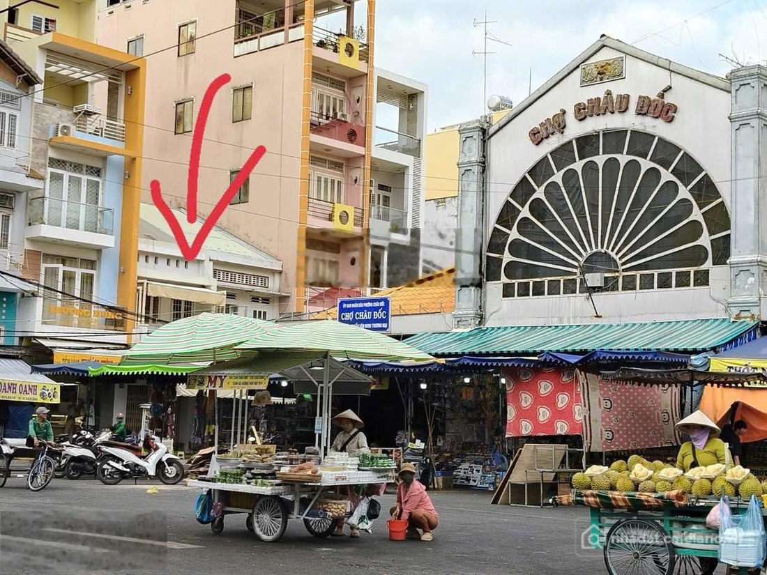 Bán nhà riêng: Bán nhà vị trí vàng đường Bạch Đằng đối diện cổng chợ Châu Đốc, A