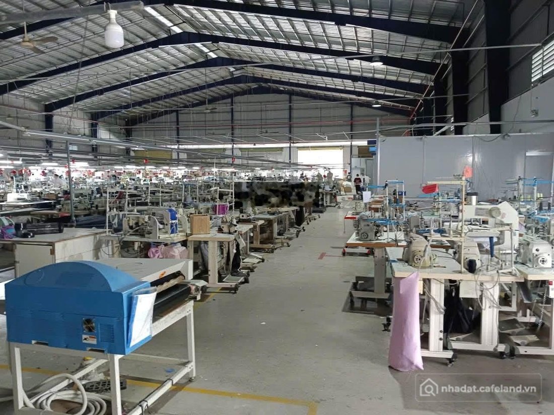 Nhà kho - Xưởng: Cho thuê xưởng may 5.000m2 gần trung tâm Vĩnh Long