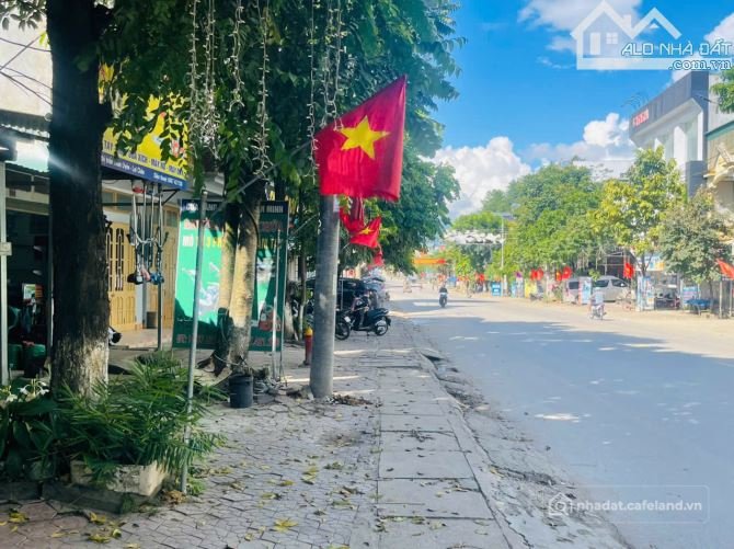 Bán nhà riêng: BÁN NHÀ CẤP 4 MẶT TIỀN QL 32 - NHỰA 20M