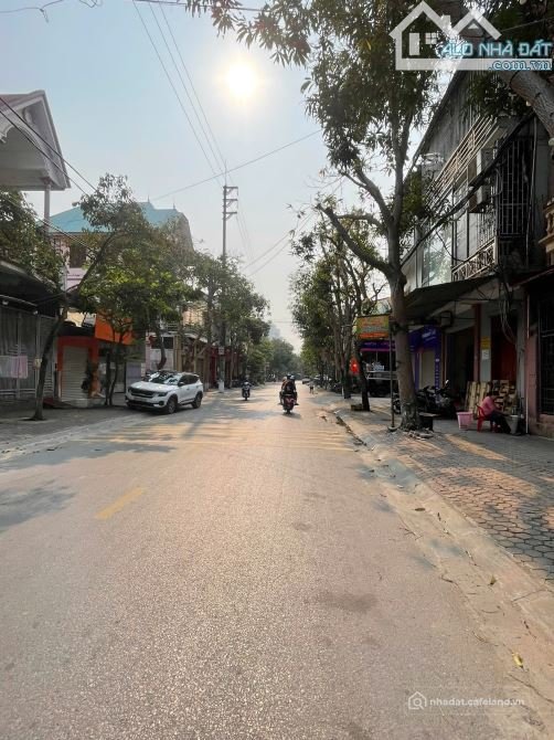Bán nhà riêng: NHÀ 2 TẦNG KINH DOANH MẶT ĐƯỜNG TRẦN THUT THỦ ĐỘ GẦN QUẢNG TRƯỜNG