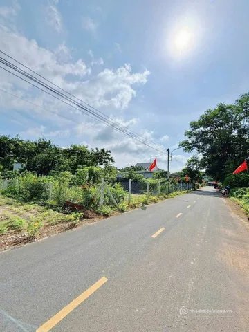 Bán đất thổ cư: Bán Đất 197.6m2 có sẵn 100 m2 thổ cư giá 250 triệu tại - Tân Thà