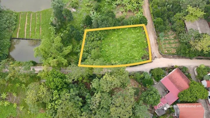 Bán đất thổ cư: Lô góc 4 mặt thoáng, 2 mặt tiền đường trục chính thôn, ô tô trán