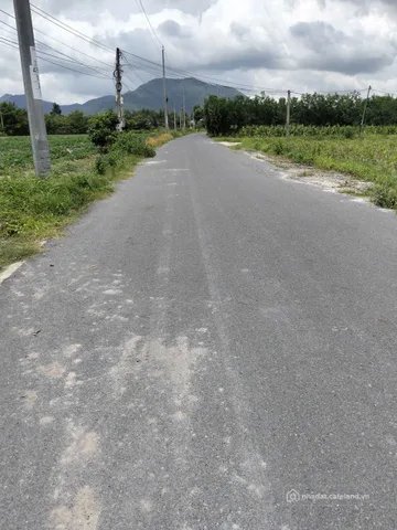 Bán đất thổ cư: Bán Đất 17000m2 có sẵn 3600 m2 thổ cư giá 28 tỷ tại Xã Châu Pha 