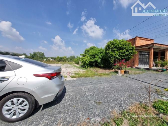 Bán đất thổ cư: 150m2 có thổ. Đường xe hơi. Gần nhựa. 2xx tr