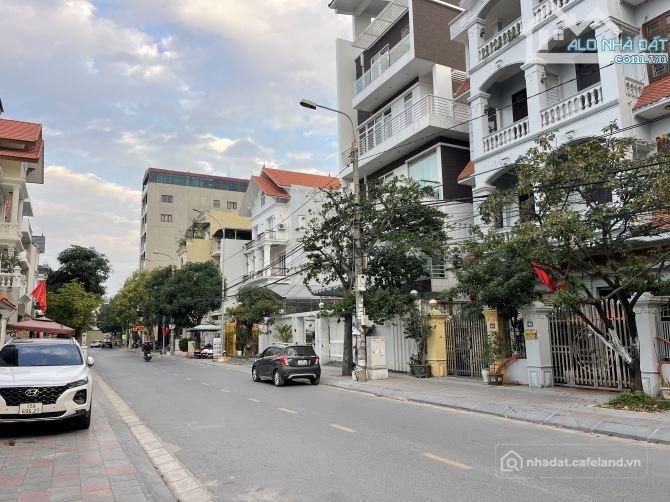 Bán đất thổ cư: 118.4m2 mặt đường Hoàng Thế Thiện - Ngang 7.4m - Đông Nam
