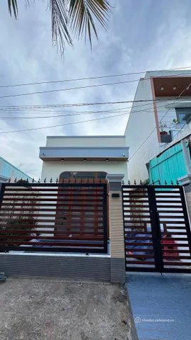 Bán nhà riêng: Bán nhà đường ô tô kế Uỷ Ban Xã Đạo Thạnh Thành phố Mỹ Tho