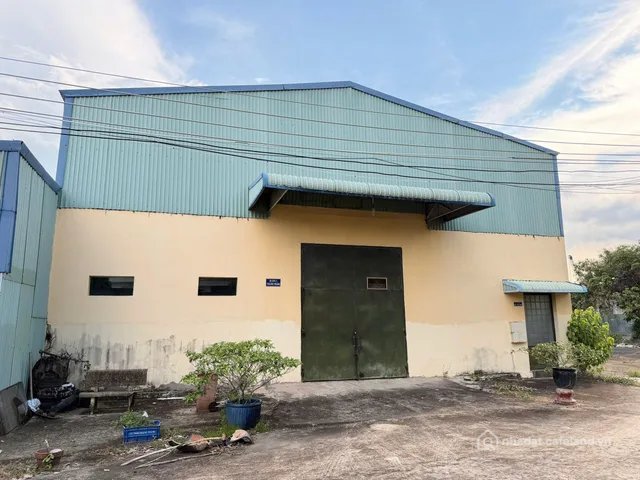 Bán kho, nhà xưởng: Bán Kho, nhà xưởng 9700m2 có sẵn 1000 m2 thổ cư giá 45 tỷ tạ