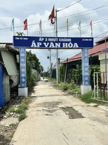 Bán đất thổ cư:  Đất thổ 320tr Nhựt Chánh, Bến Lức. Đường xe hơi, sổ hồng riêng
