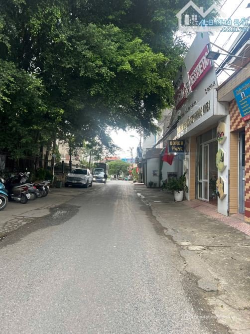Bán đất thổ cư:  bán nhà 2 tầng cổng trường quân sự tỉnh , gồm 1k 1bếp 2n 2vs -