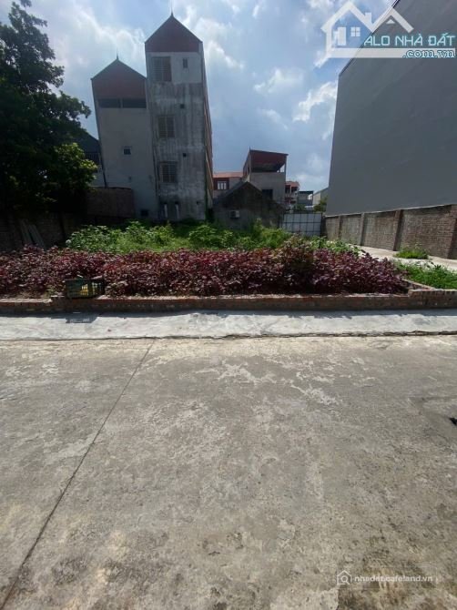 Bán đất thổ cư: CẦN BÁN NHANH LÔ ĐẤT 105M TẠI BẢO HÀ, LÀO CAI. MẶT TỈNH LỘ. GIÁ 