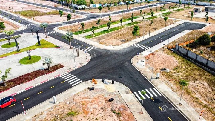 Bán đất thổ cư: Bán Đất 75m2 thổ cư giá 1 tỷ 139 triệu tại Phường Tân Uyên TP. H