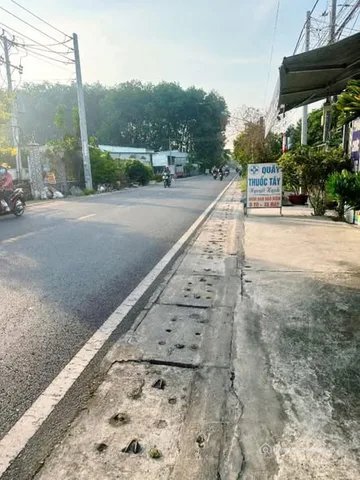 Bán đất thổ cư: Bán Đất 300m2 có sẵn 100 m2 thổ cư giá 850 triệu tại Xã Bàu Bàng