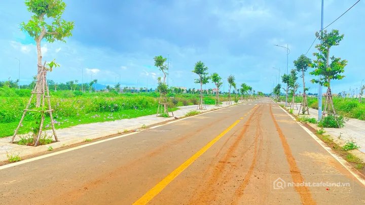 Bán đất thổ cư: đất mặt tiền chính đường Bà Triệu - khu trung tâm hành chính đức