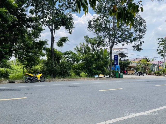 Bán đất thổ cư: BÁN GẤP 2500M2 ĐẤT THỔ CƯ MT ĐƯỜNG TỈNH CẠNH CHỢ TRUNG TÂM TRẦN 