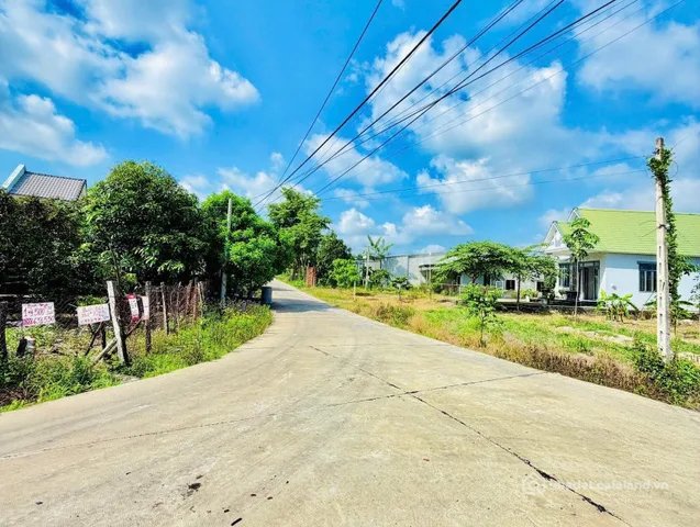 Bán đất thổ cư: Bán 2.500m2 sổ riêng sát chợ và nhiều nhà máy hoạt động
