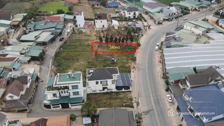 Bán đất thổ cư: Lô đất mặt tiền đường chính- 280m- gần cổng chào Lạc Dương - Đa