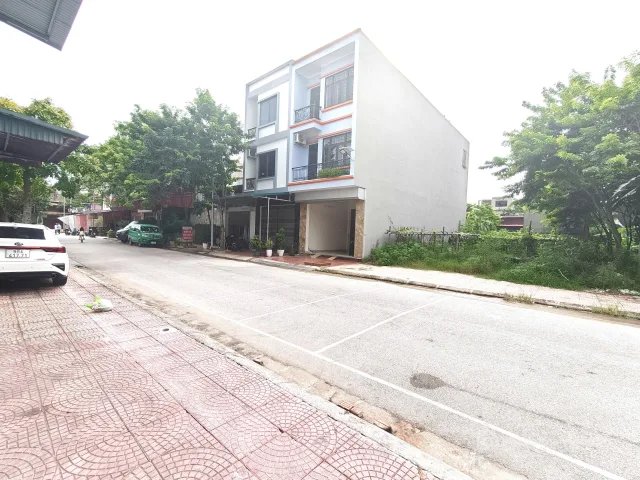 Bán đất thổ cư: BÁN ĐẤT KĐT NAM HỒNG - TỪ SƠN- VỈA HÈ OTO TRÁNH KINH DOANH- GIÁ 