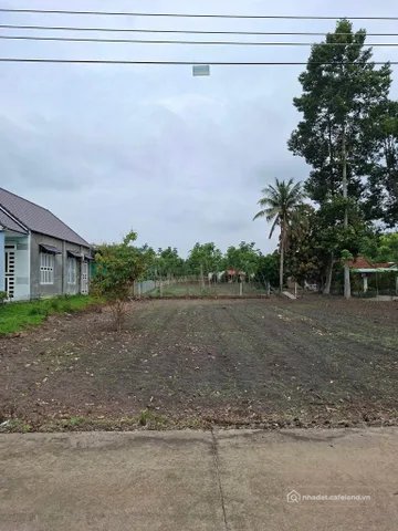 Bán đất thổ cư: Bán Đất 400m2 có sẵn 200 m2 thổ cư giá 250 triệu tại Đường Quốc 
