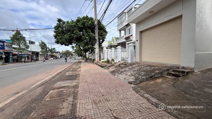 Bán đất thổ cư: Bán Đất 100m2 có sẵn 100 m2 thổ cư giá 1.55 tỷ tại vòng xoay Liê