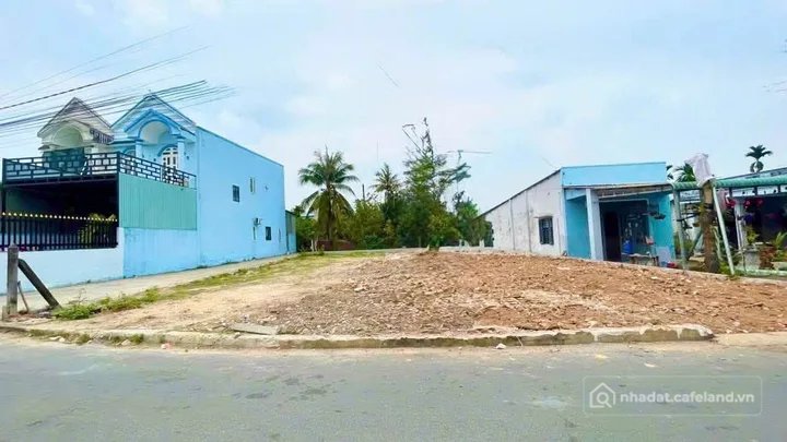 Bán đất thổ cư: Bán nhanh lô Đất 1500m2 có sẵn 300 m2 thổ cư giá 890 triệu tại X