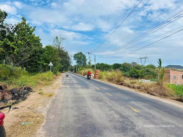 Bán đất thổ cư: Cần Bán nhanh lô Đất 600m2 có sẵn 100 m2 thổ cư giá 650 triệu tạ