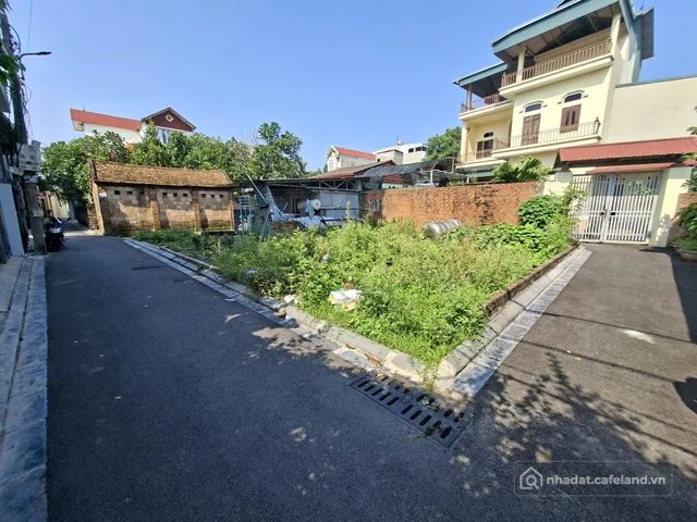 Bán đất thổ cư: Bán 50m2 đất Full thổ cư lô góc,thông ô tô,gần trường cấp 3 Việt