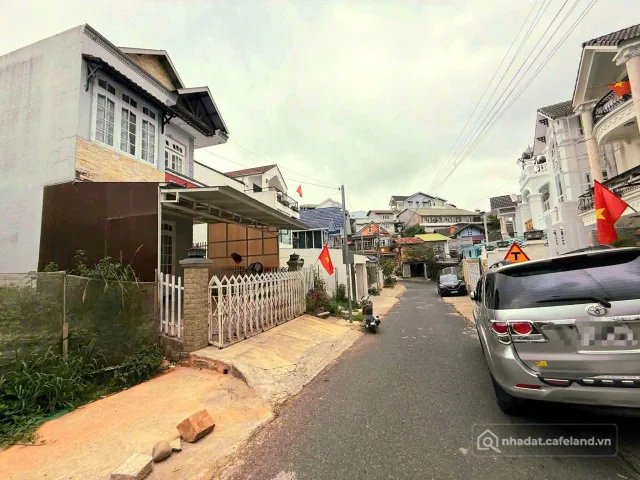 Bán nhà riêng: Bán nhà 2 lầu đẹp sổ riêng full thổ cư khu dân cư trung tâm Đà Lạ