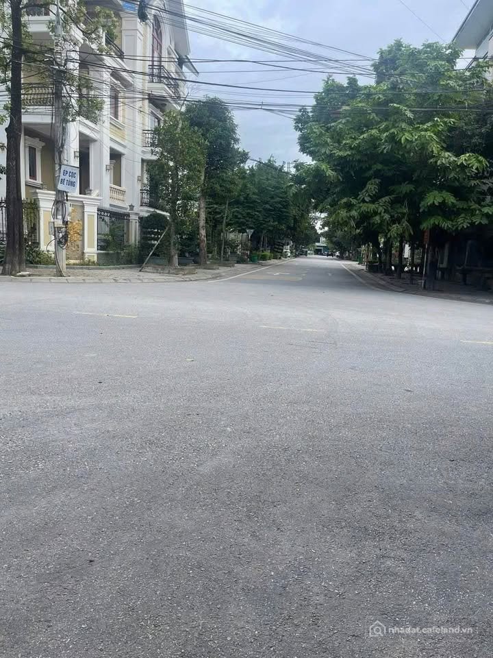 Bán nhà riêng: Nhà phố 2,5 tầng xây mới hiện đại tại Phan Thiết, Tuyên Quang