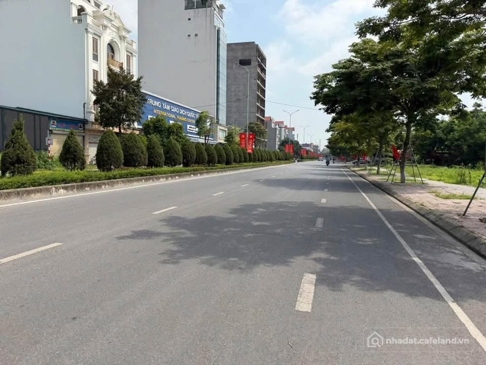 Bán nhà riêng: Nhà 5 tầng ốp gỗ hương tại làng tỷ phú Đồng Kỵ, giá giảm sâu
