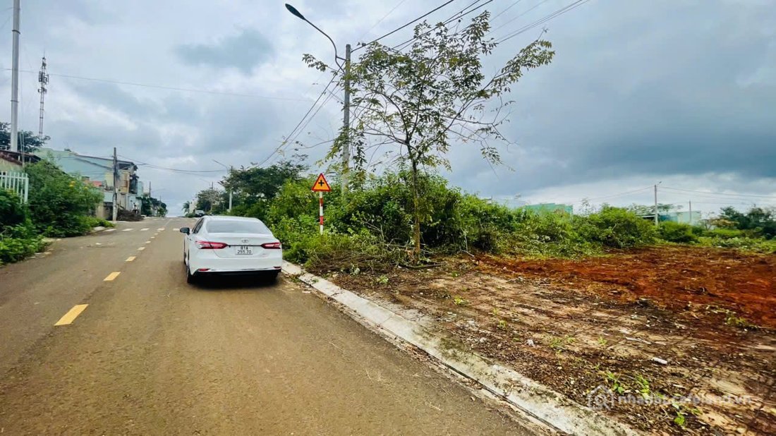 Bán đất thổ cư: Đất mặt tiền Cô Giang, trung tâm Pleiku, giá chỉ 1,7 tỷ